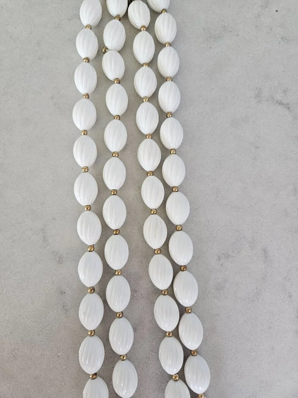 RARE AND VINTAGE WHITE RIBBED OVAL BEAD 48